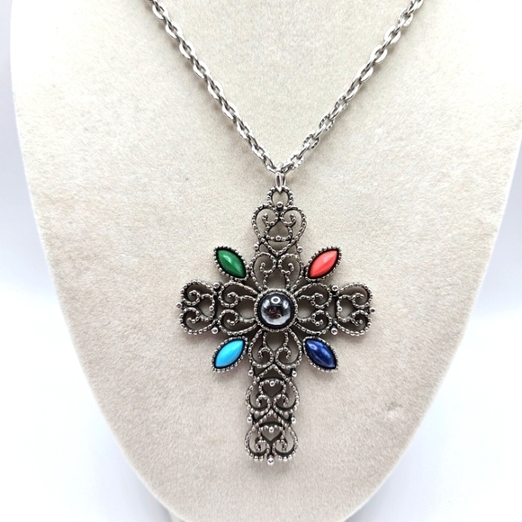 VINTAGE Avon Silver Tone Romanesque Jewel Tone Filigree Cross Pendant Necklace - Picture 4 of 7